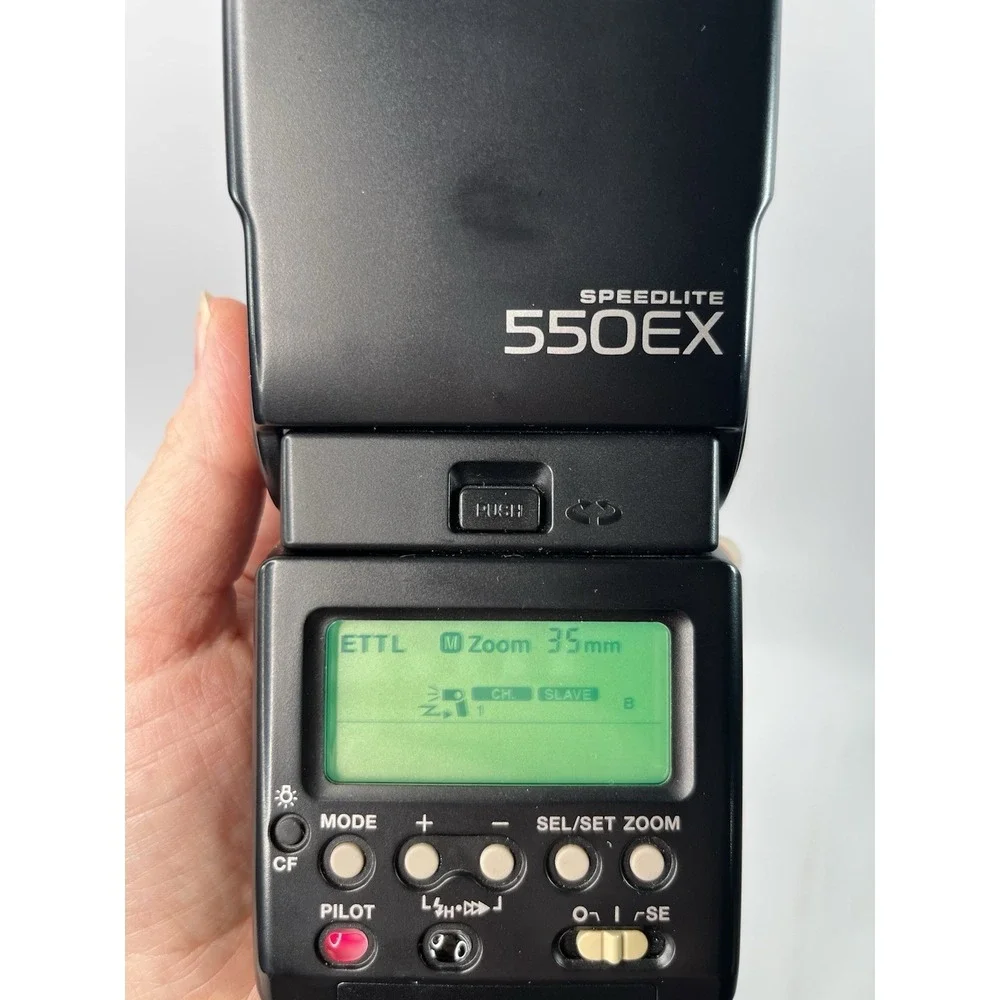 Canon Speedlite 550EX Shoe Mount Flash With Case